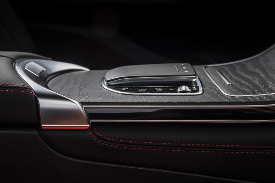 Детали интерьера Mercedes-AMG GLC63 4Matic+ (X253) 2019 года  (NA) (фото 64 из 81)